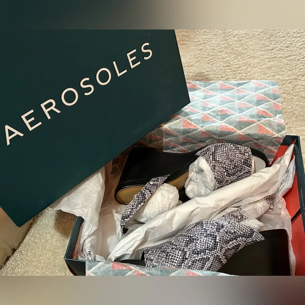 🎉🎊HOST PICK🎊🎉 Aerosoles Wedge Shoe - BLK WHT SNAKE